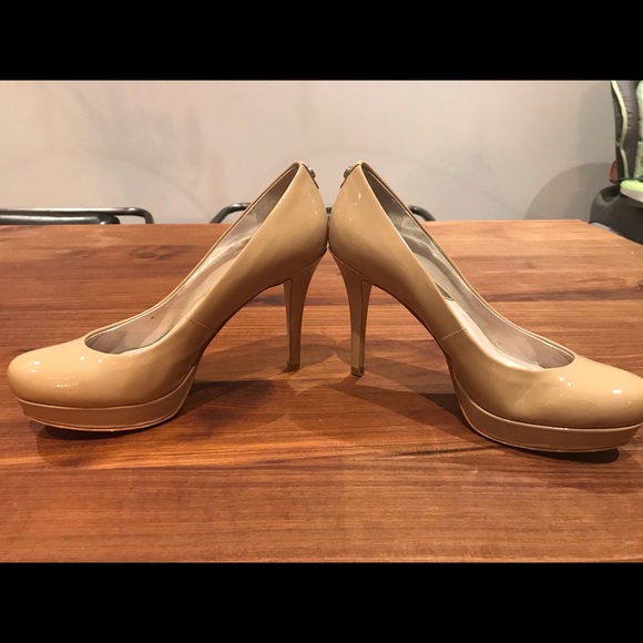 Michael Kors Patent Leather Beige Pumps 4” Heels - Picture 6 of 11